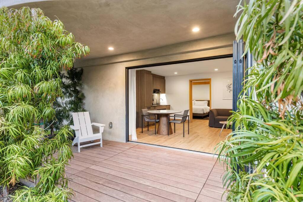 Malibu Sand Carbon Beach Suites Zewnętrze zdjęcie