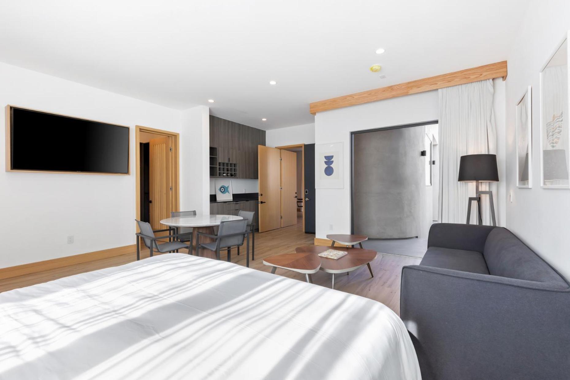 Malibu Sand Carbon Beach Suites Zewnętrze zdjęcie