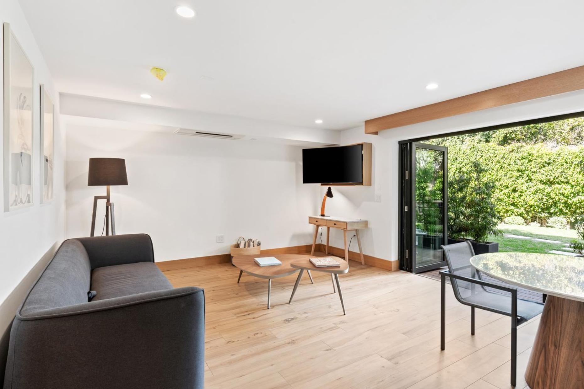Malibu Sand Carbon Beach Suites Zewnętrze zdjęcie