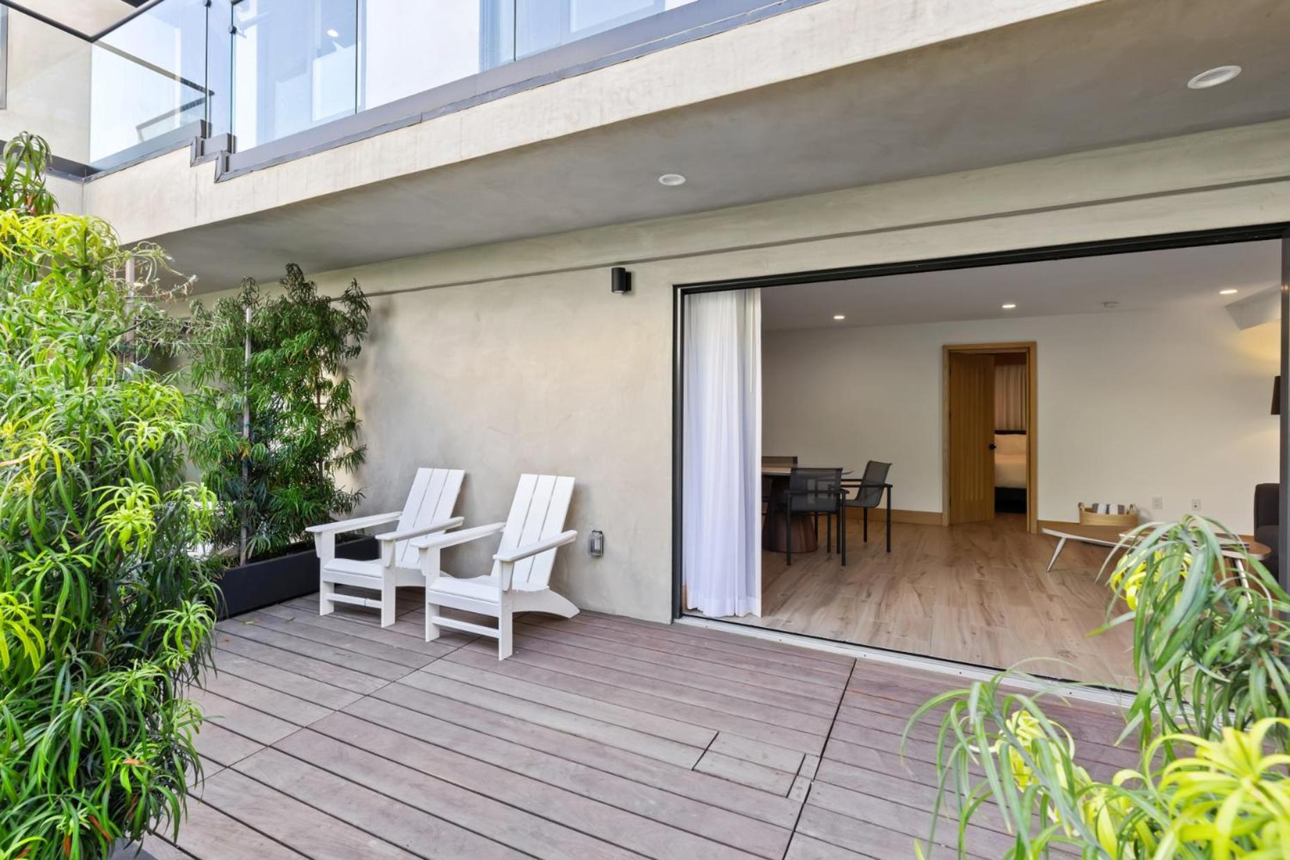 Malibu Sand Carbon Beach Suites Zewnętrze zdjęcie